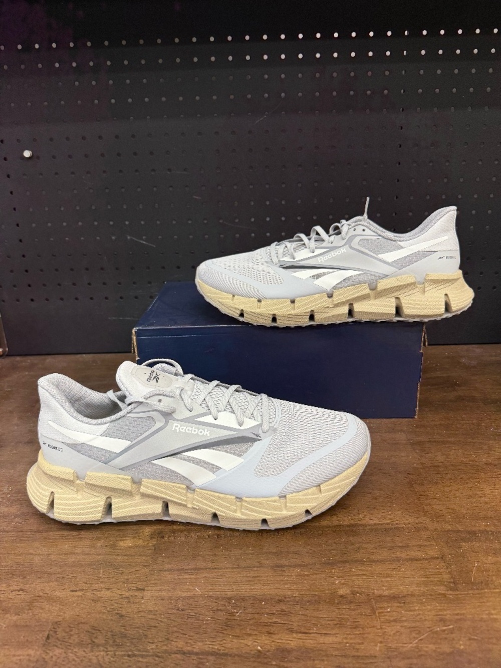 New W/O Box! Mens Reebok FloatZig 1 Grey Classic Beige Training Sneakers Size 14